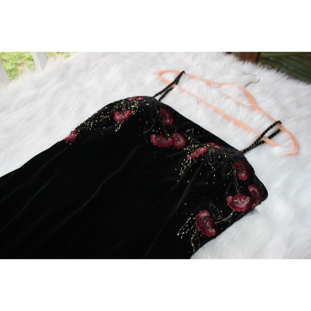 Xscape By Joanna Chen Black Evening Gown With Beaded Floral Design Size 10 - Picture 14 of 16